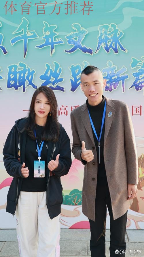 佩兰辅导小学生训练 形象大使谭晶同互动 佩兰辅导小学生训练 形象大使谭晶同互动